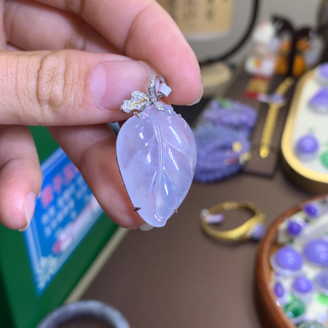 翡翠颈饰18K金镶嵌翡翠