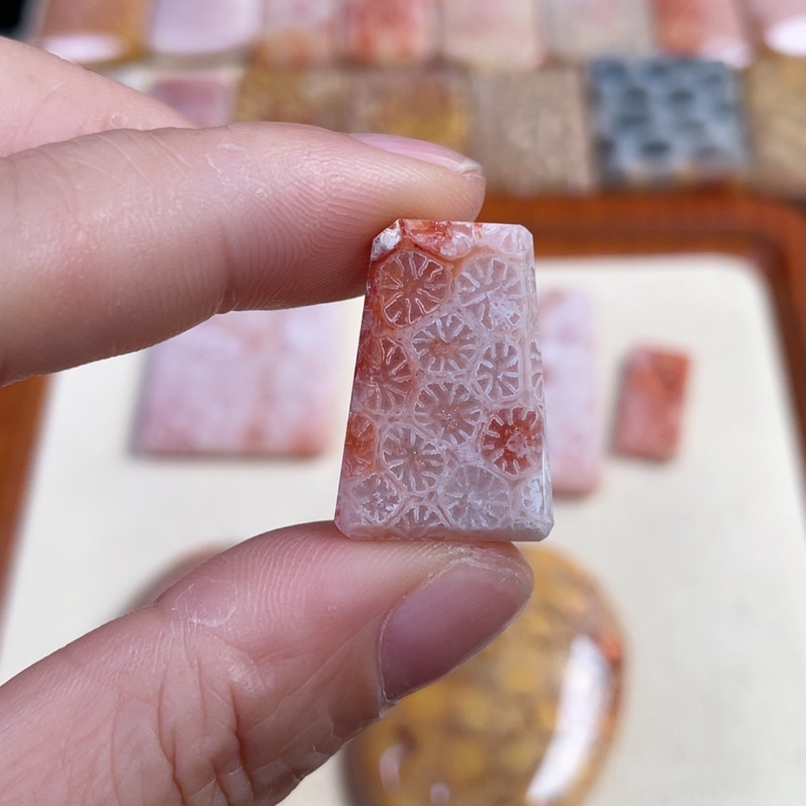 【闪购商品】硅化玉吊坠(赠链)未镶嵌慧***兰