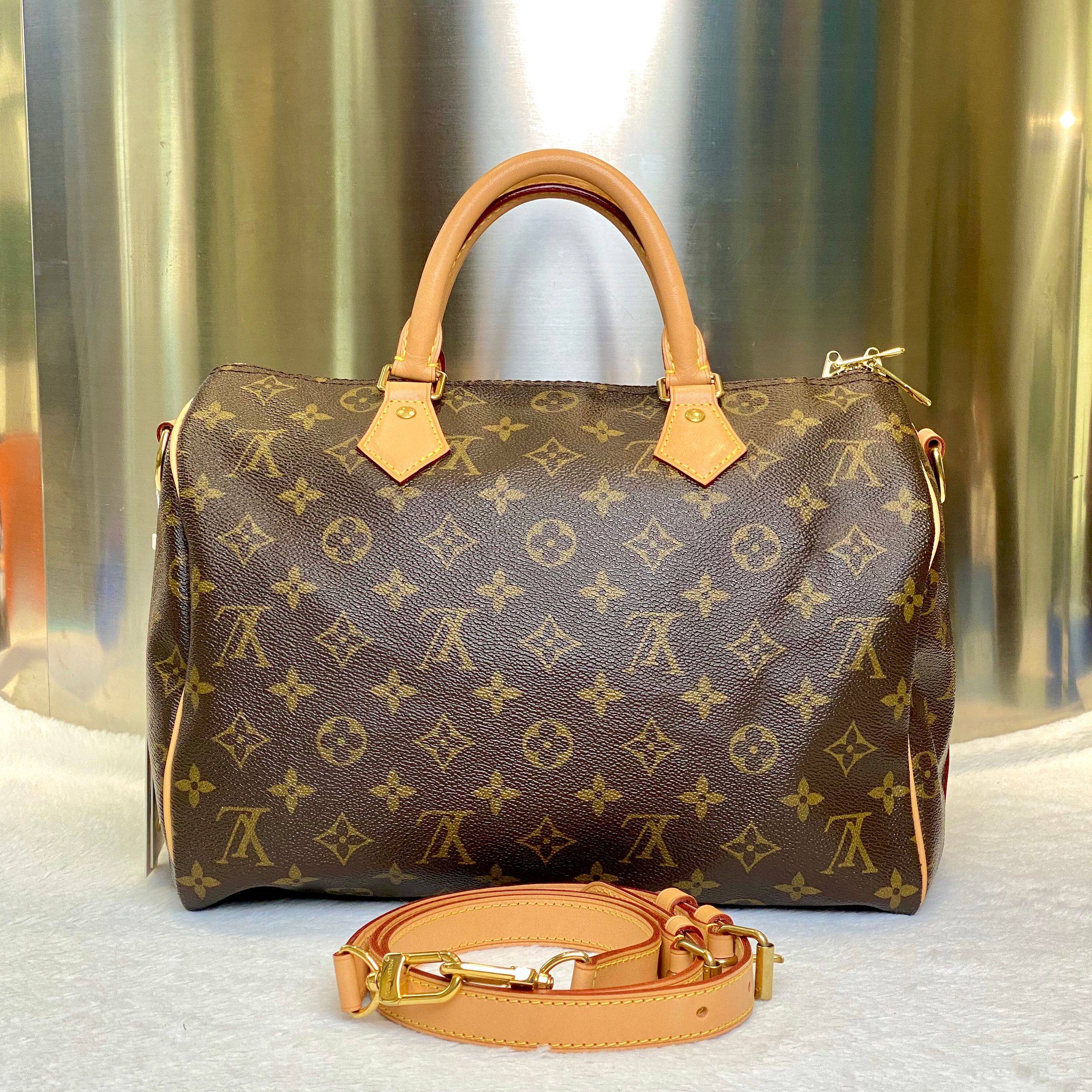 99新 LouisVuitton/路易威登 爱马98新LV老花枕头包30肩带款