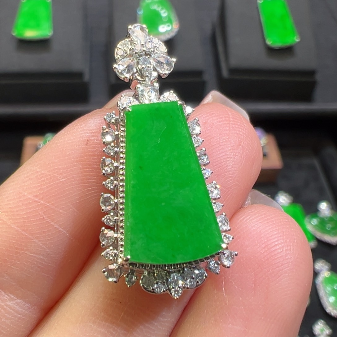 翡翠颈饰18K金镶嵌收到货48小时鉴赏期