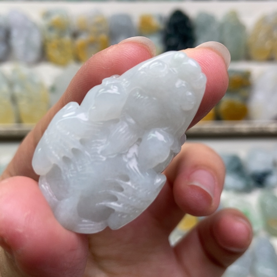 翡翠吊坠(赠链)未镶嵌口含珠