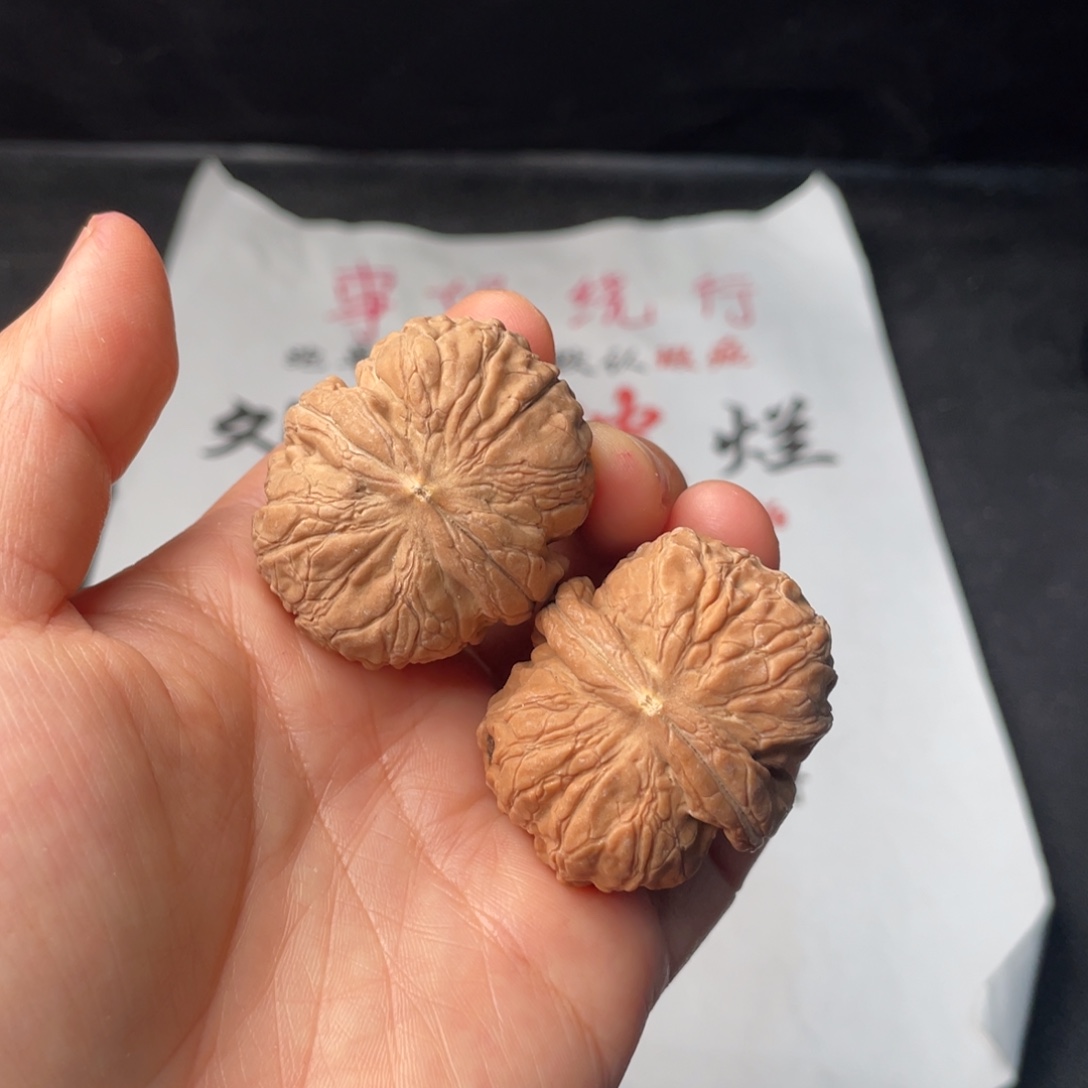 把件文玩核桃240。40云石元宝有黄