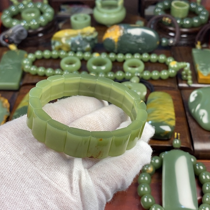 【闪购商品】岫岩河磨玉（透闪石质玉）颈饰未镶嵌