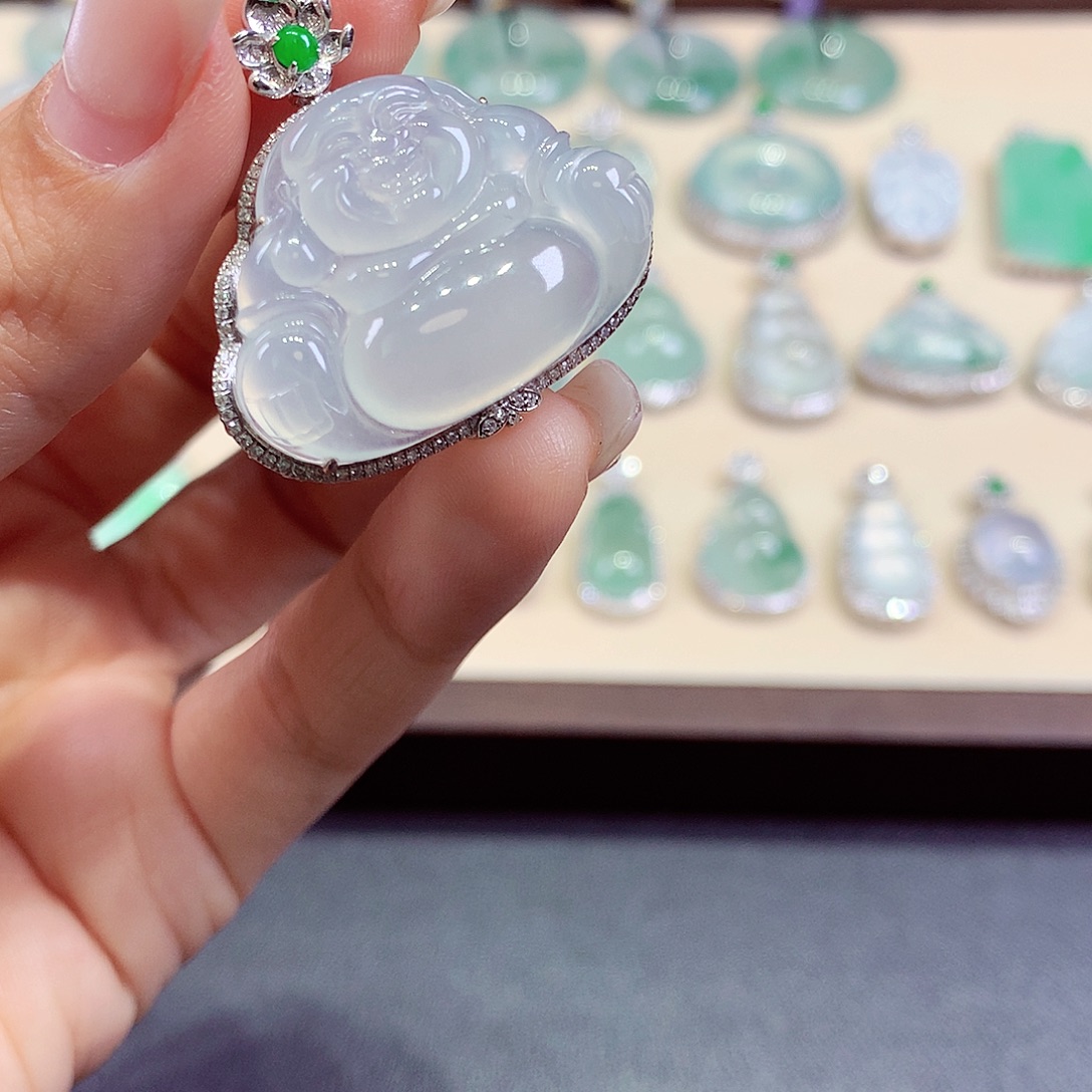 翡翠18K金镶嵌颈饰翡翠