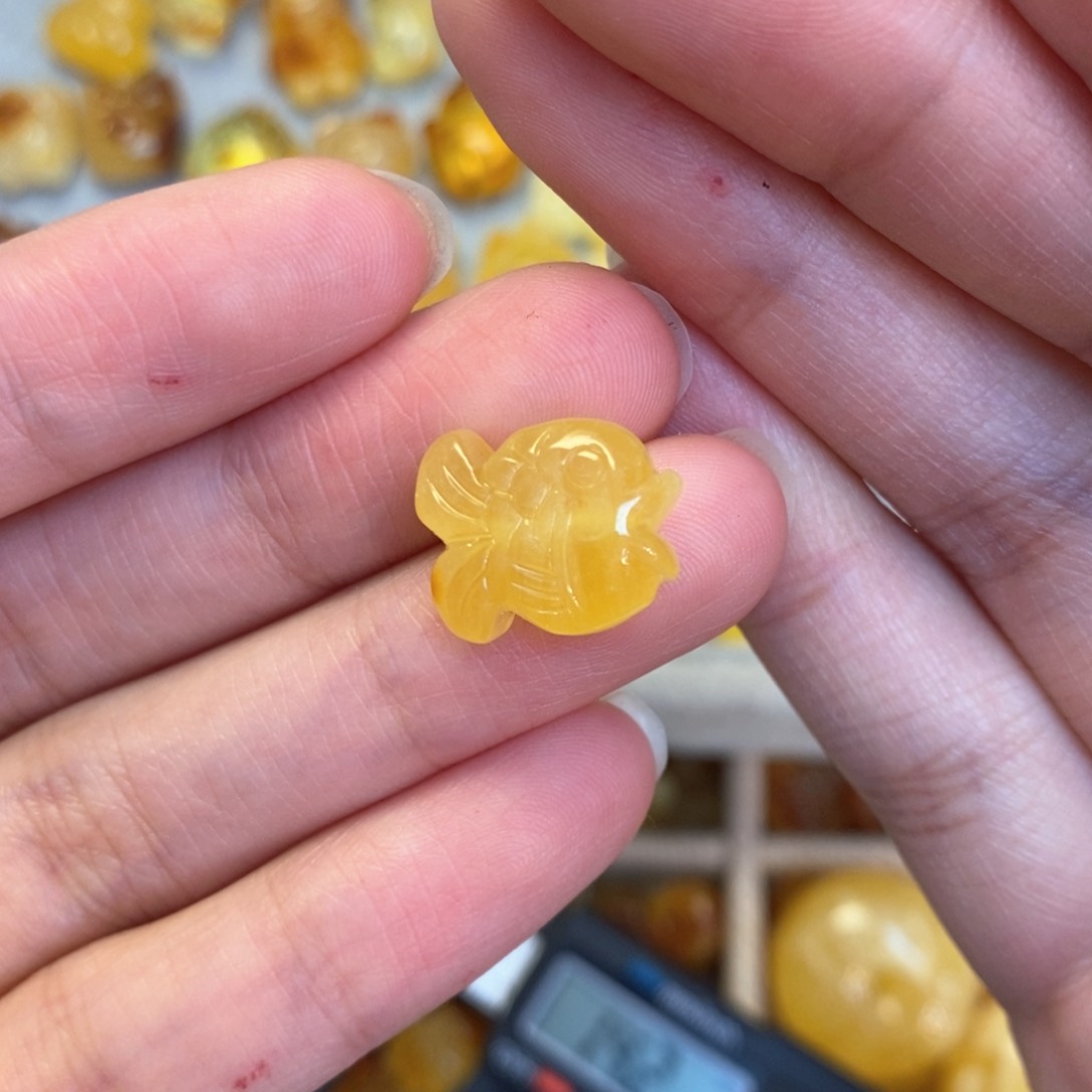 蜜蜡颈饰未镶嵌鱼