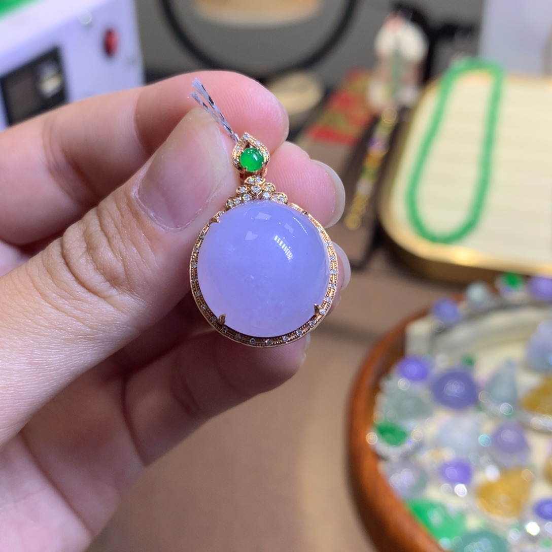 翡翠18K金镶嵌颈饰翡翠