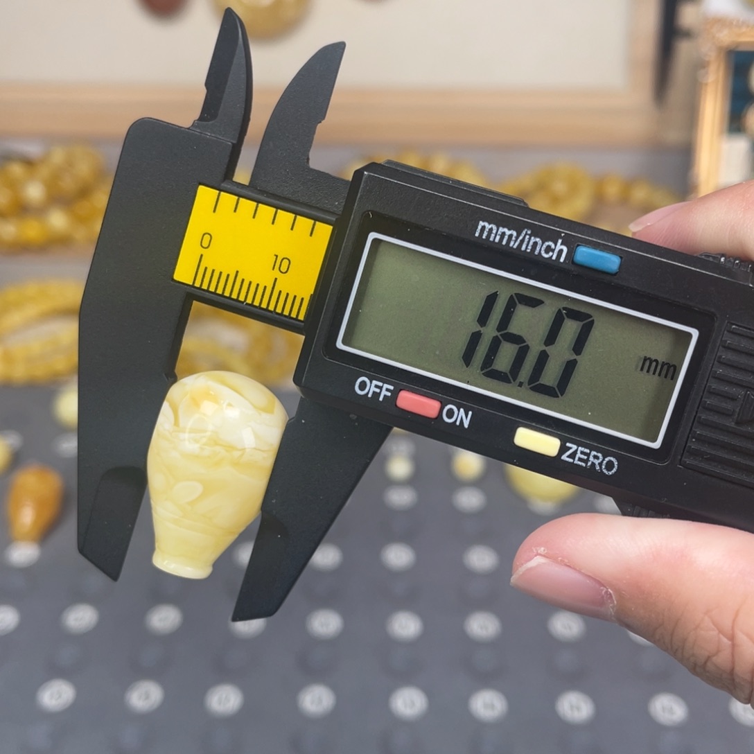 琥珀未镶嵌裸石111号