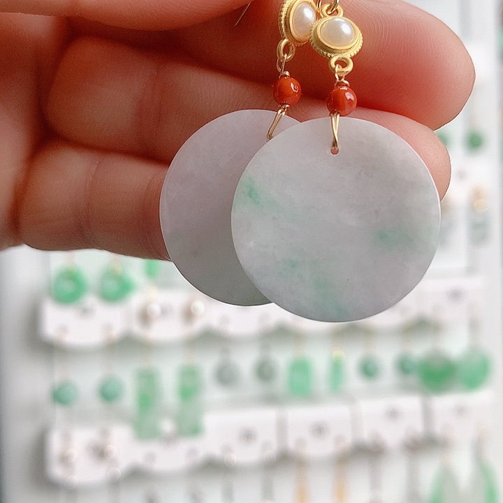 翡翠耳饰未镶嵌翡翠