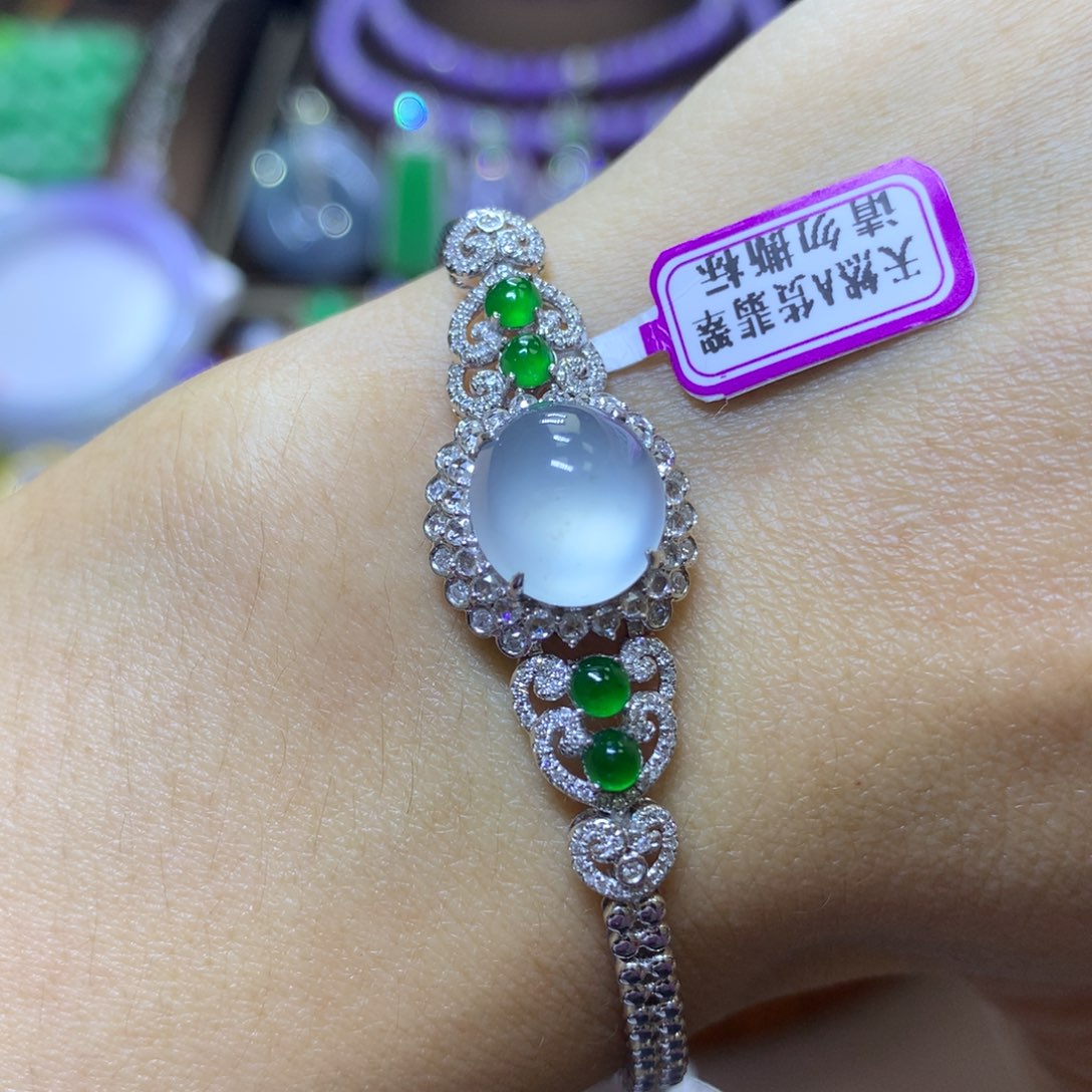 【闪购商品】翡翠颈饰18K金镶嵌翡翠