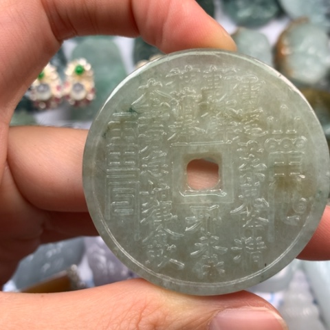 翡翠颈饰未镶嵌用****？