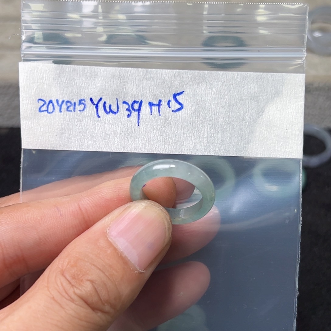 定制翡翠未镶嵌酱****?