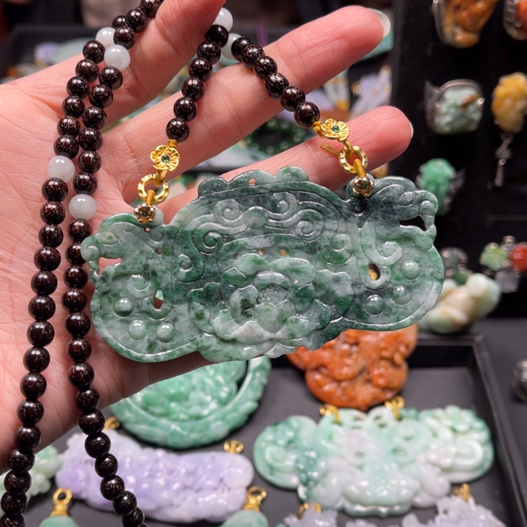 翡翠颈饰未镶嵌ccggggghhhghbb