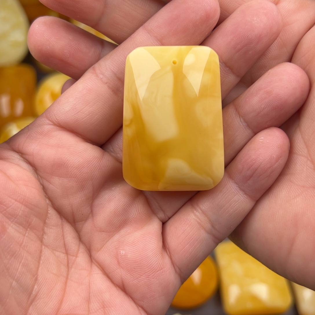 琥珀颈饰未镶嵌纯天然蜜蜡