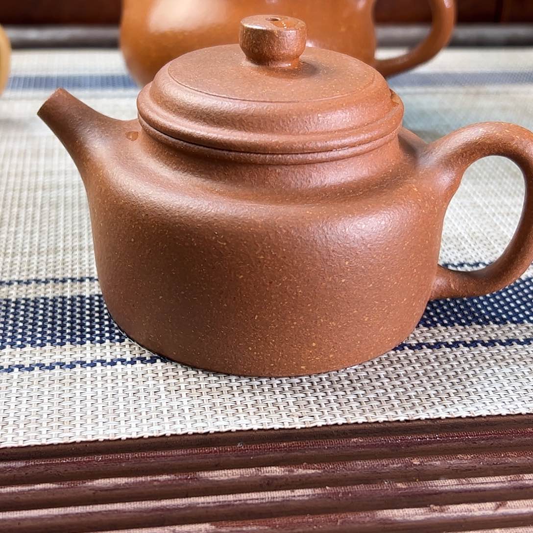 紫砂茶壶红降坡德中