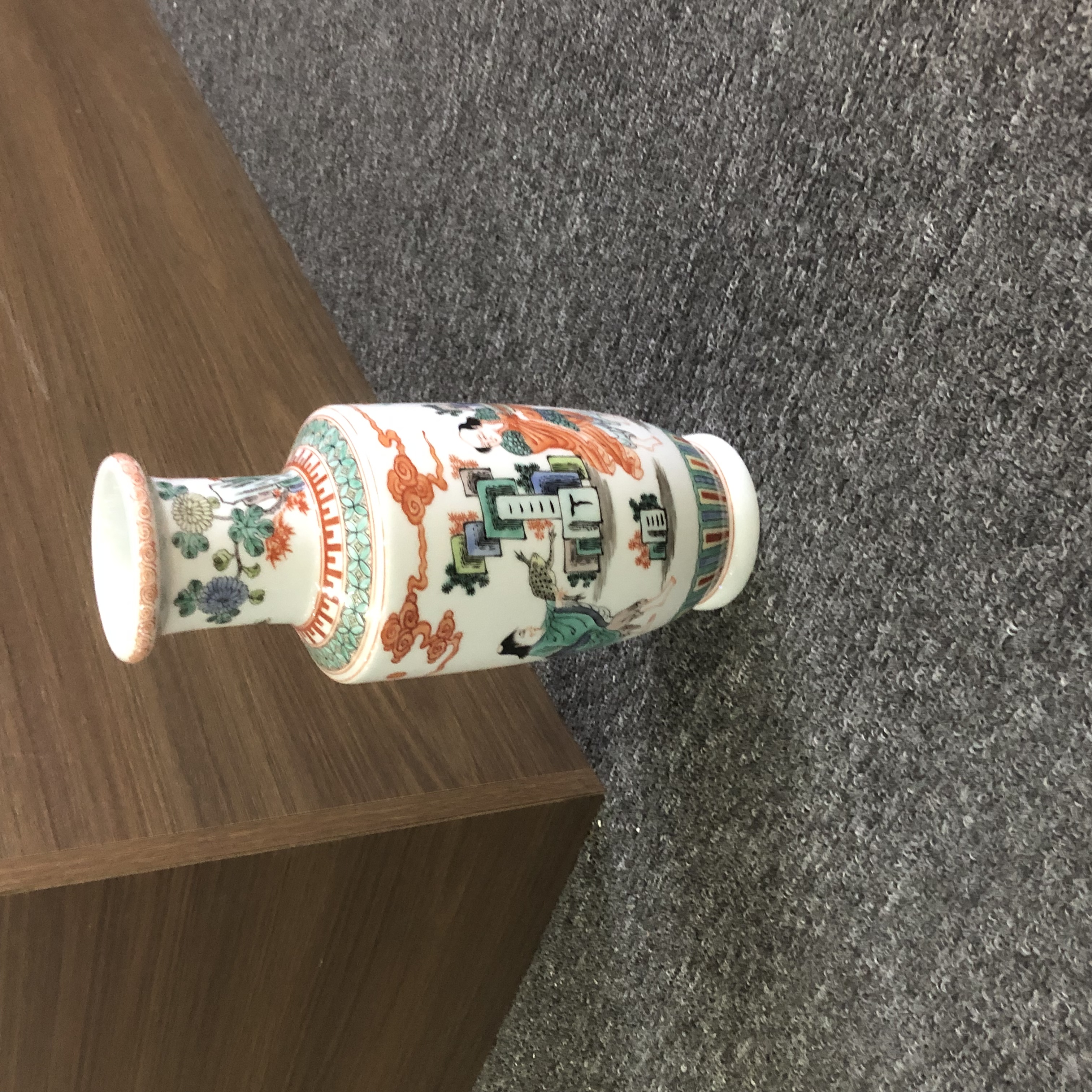 【轻工所】人物（莲花）古彩棒槌瓶部所 yztc0202