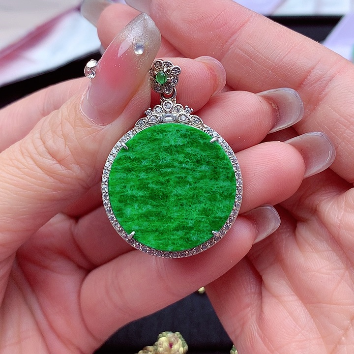 翡翠颈饰银S925镶嵌翡翠