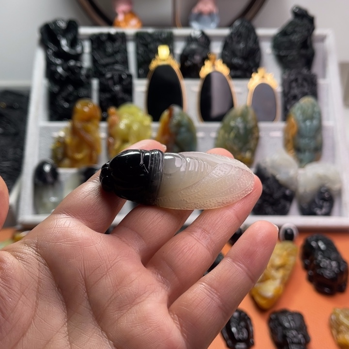 蛇纹石玉未镶嵌颈饰