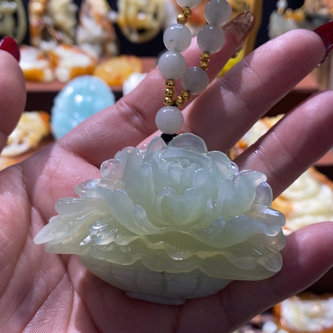 蛇纹石玉颈饰未镶嵌