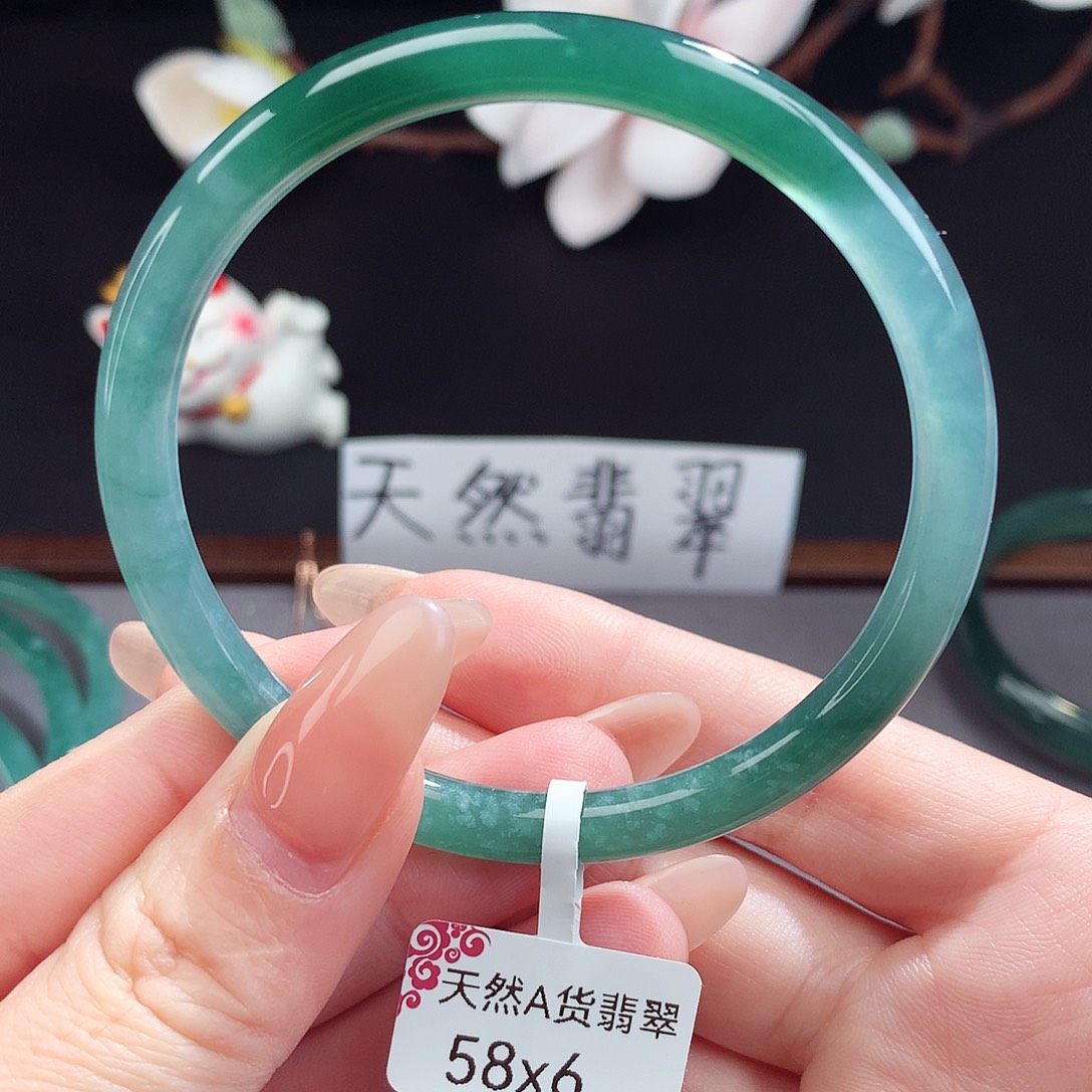 翡翠手镯（圆镯）未镶嵌