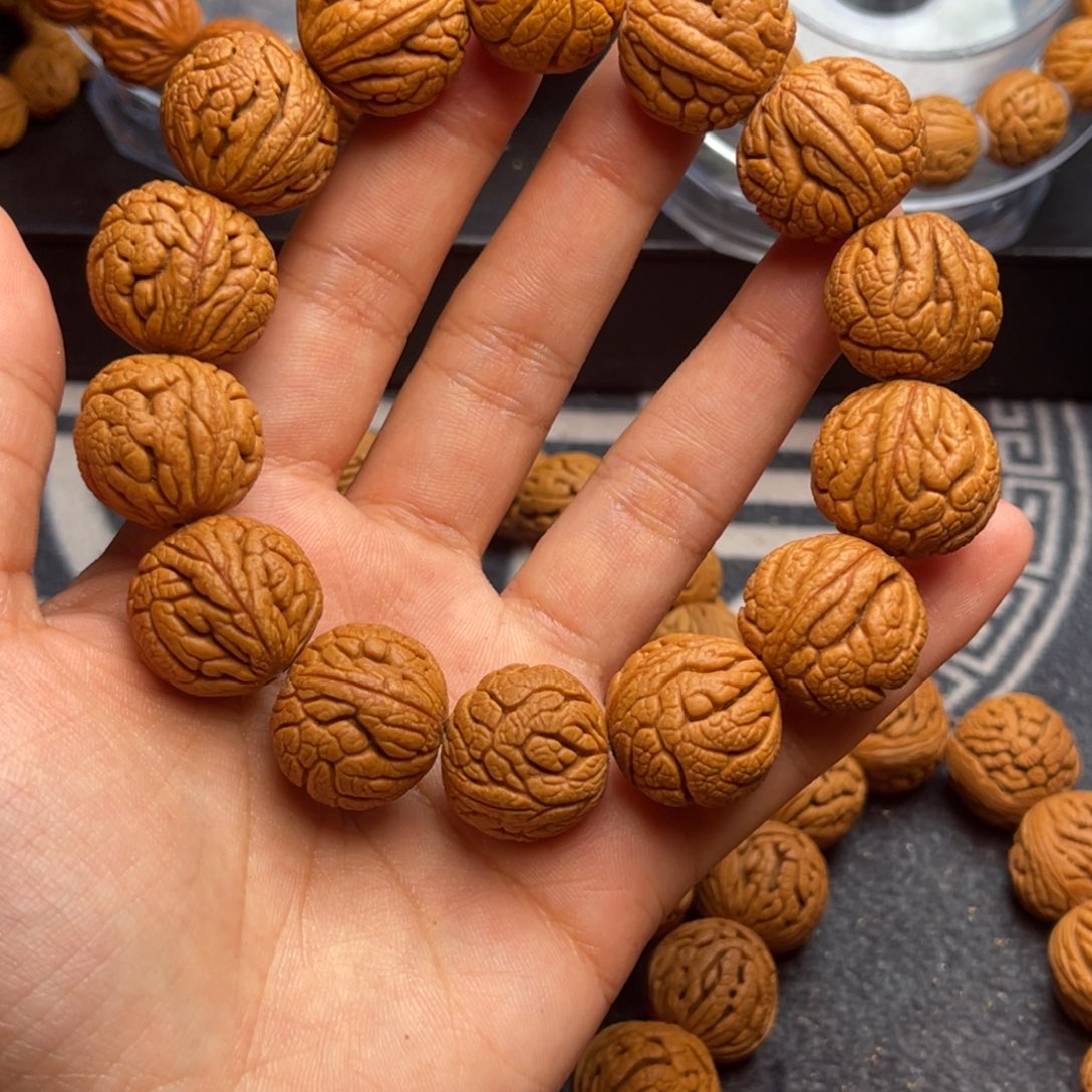 桃核手串金丝龙珠18