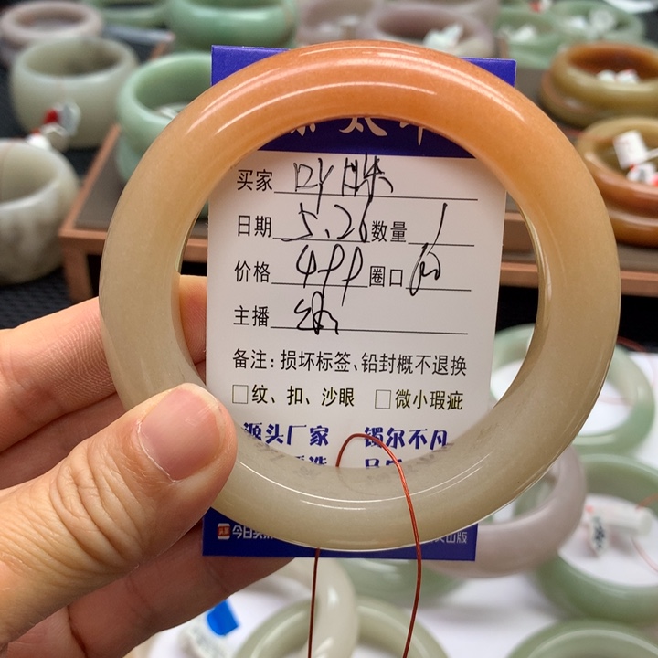 石英质玉手镯未镶嵌吖***?