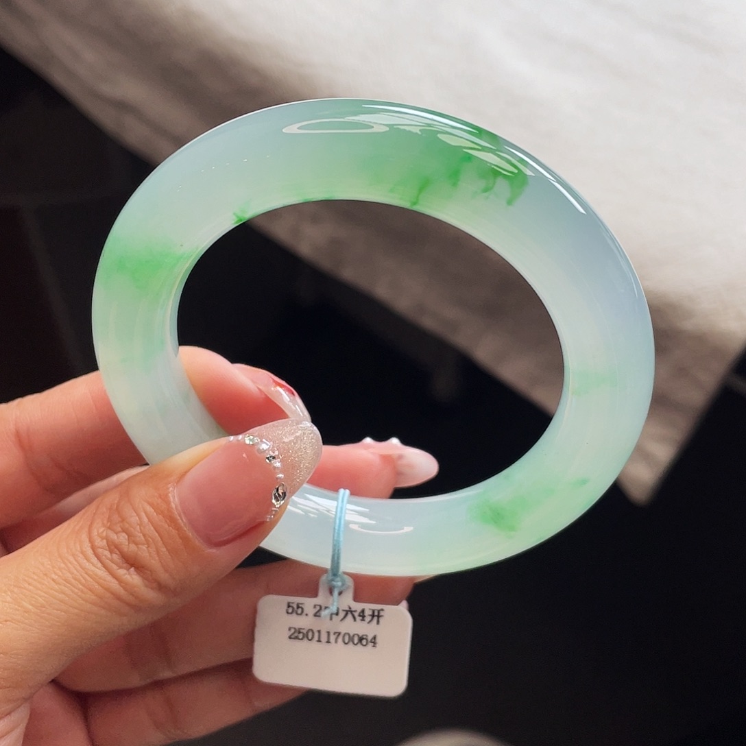 翡翠手镯未镶嵌55-56圆条