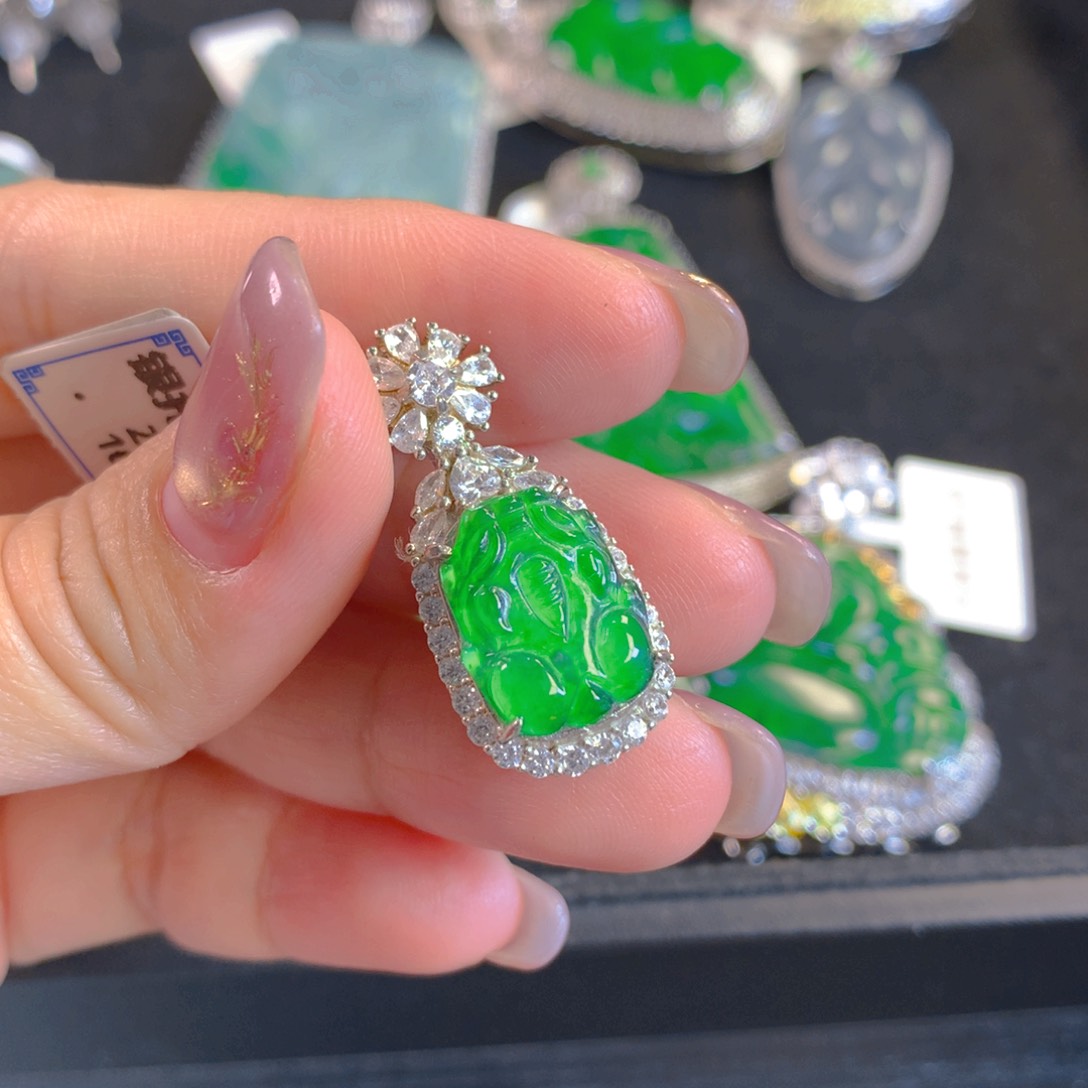 翡翠颈饰银S925镶嵌翡翠