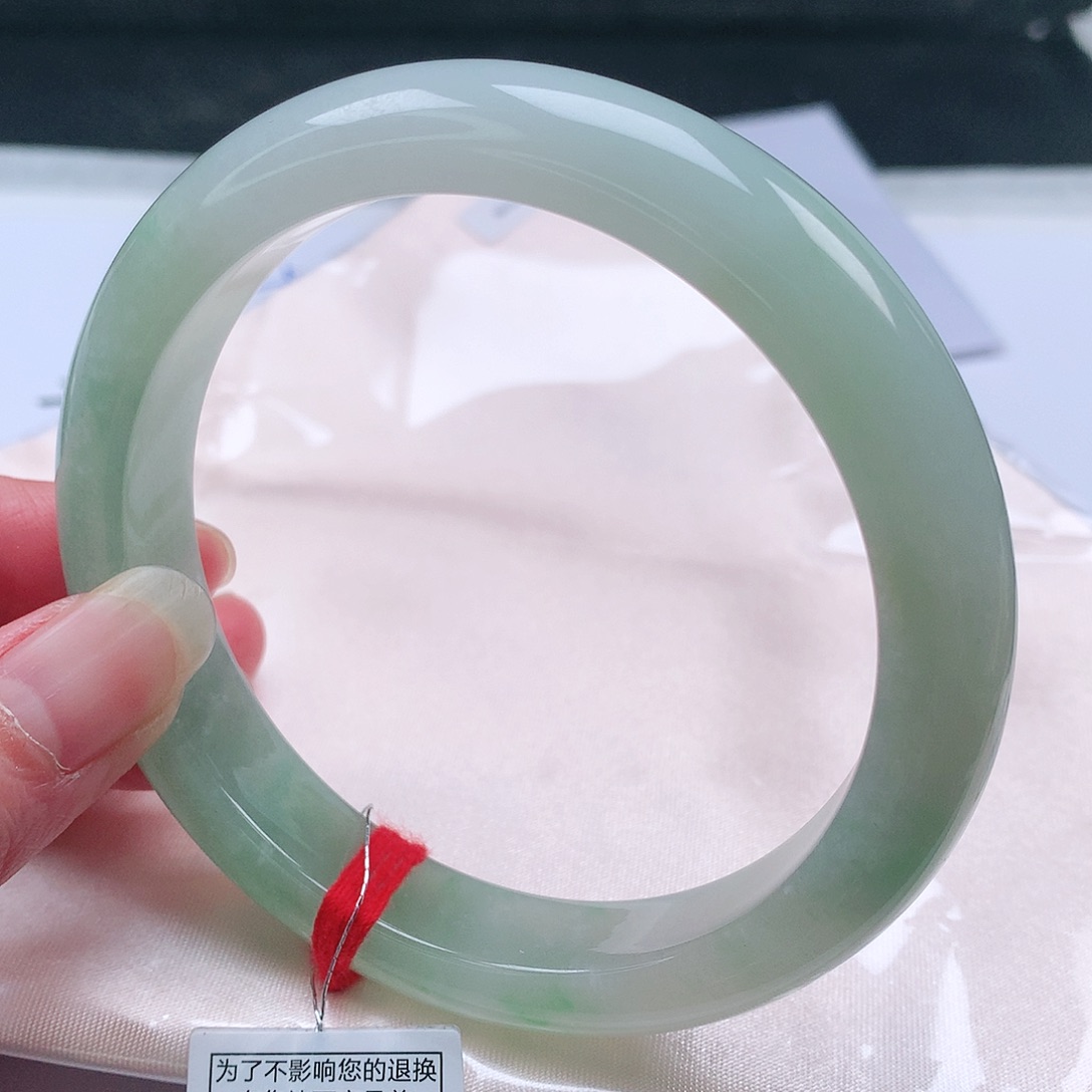 翡翠手镯未镶嵌64圈