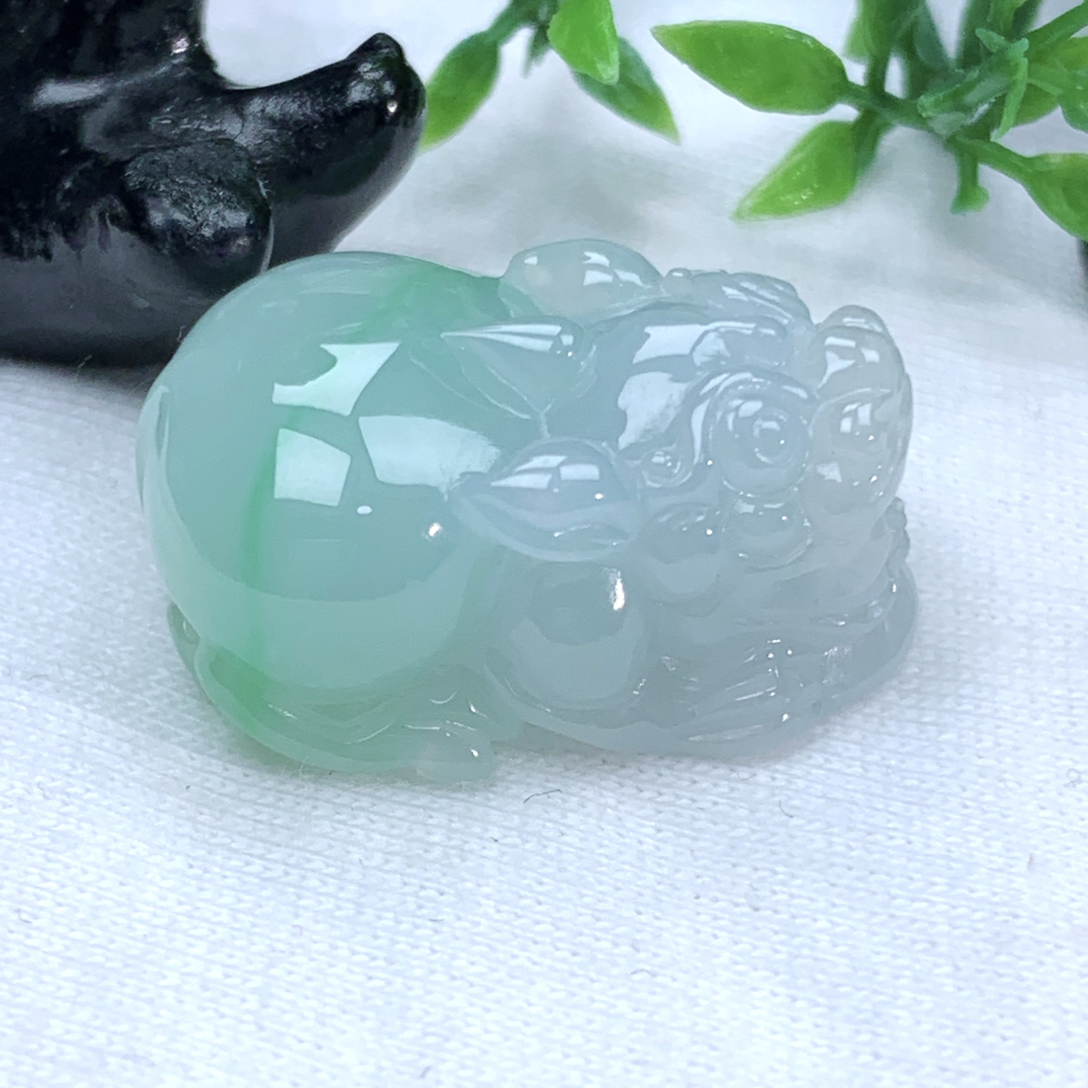 天然缅甸翡翠A货冰种飘绿阴阳脚貔貅吊坠饱满26.4−18.6−12.3mm