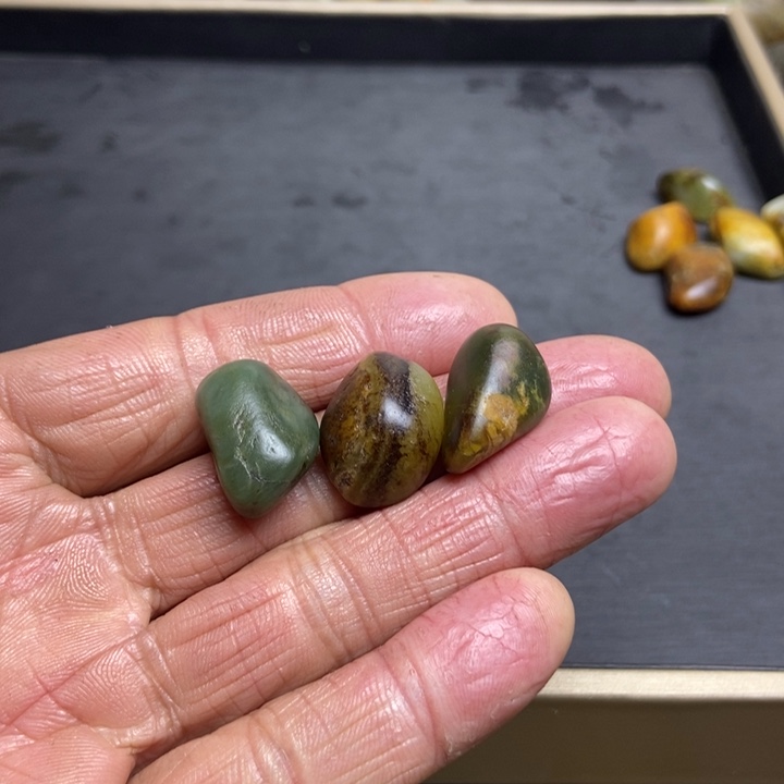 城***事和田玉（糖玉）未镶嵌珠宝奇石