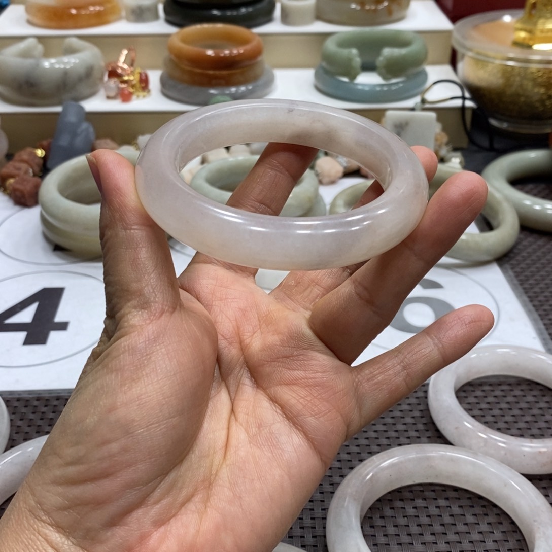 一****石英质玉未镶嵌手镯