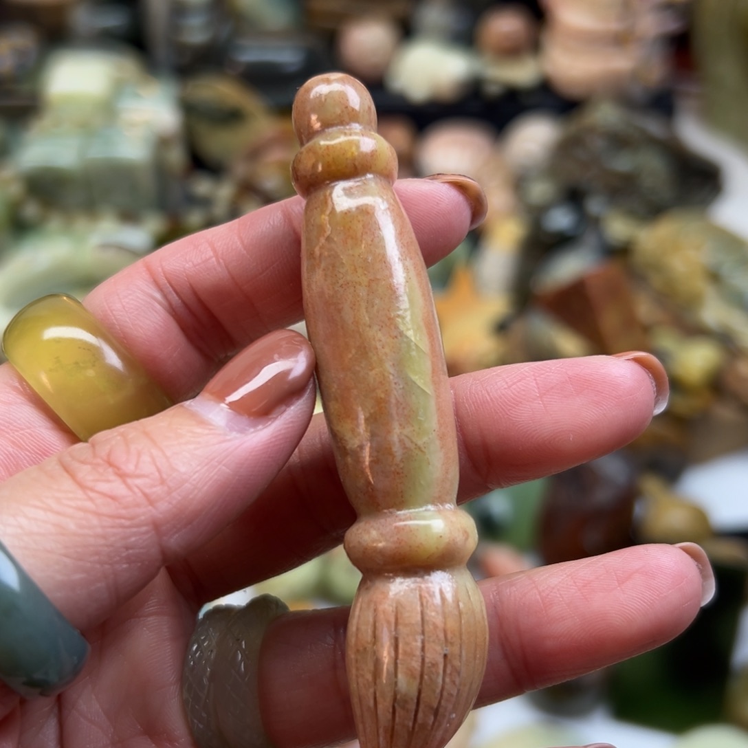 岫玉未镶嵌颈饰辽阳粉毛笔