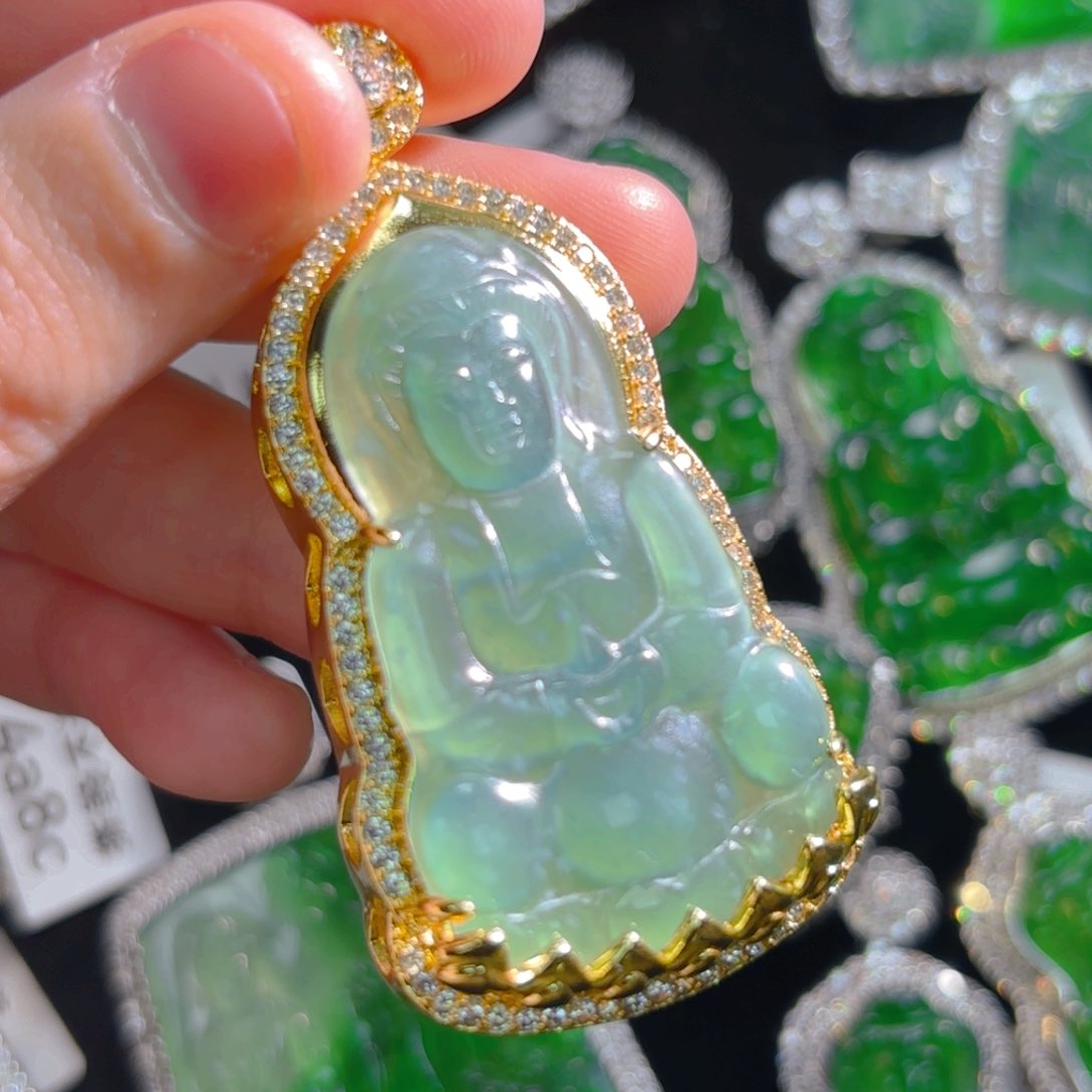 翡翠颈饰未镶嵌观音