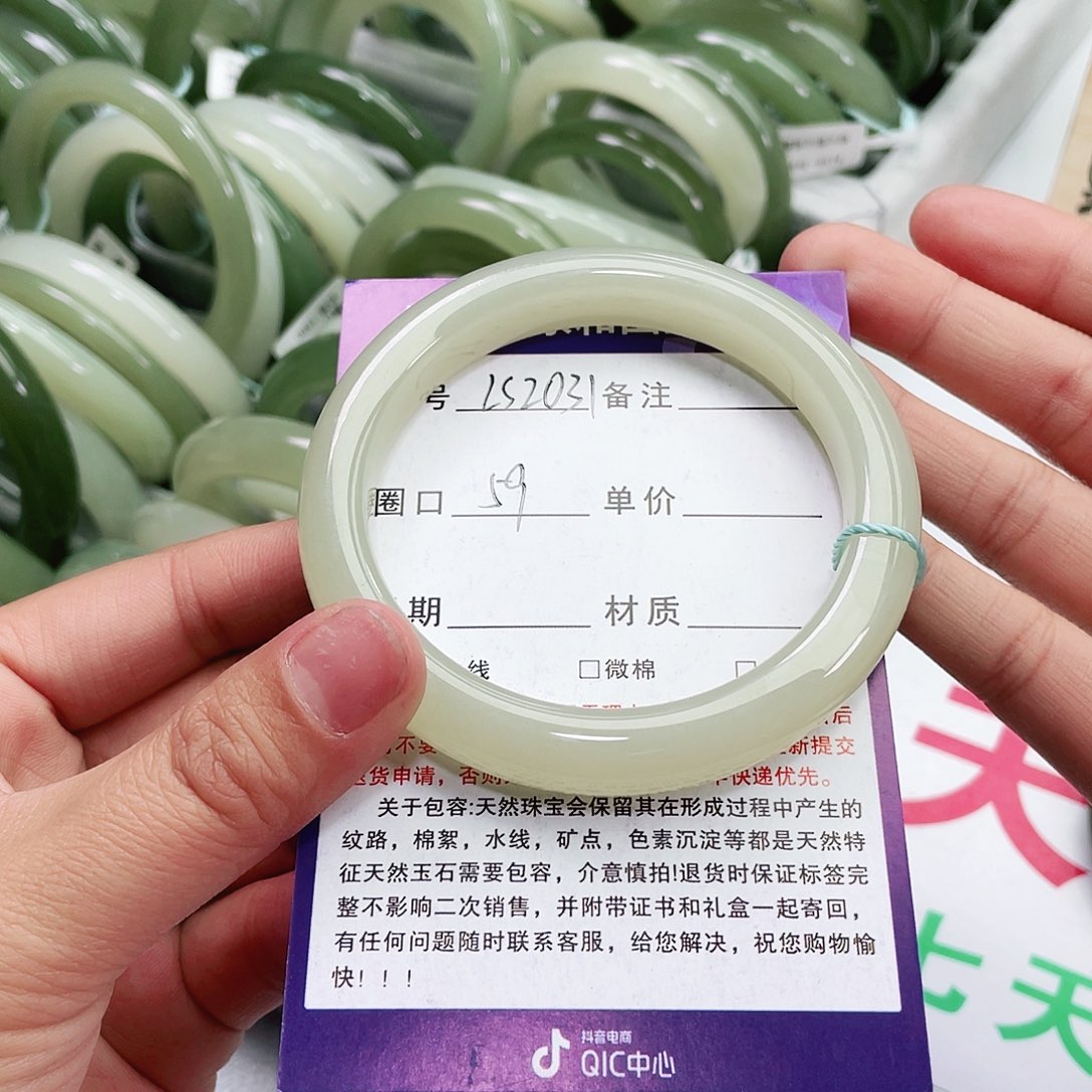 和田玉手镯未镶嵌l***a