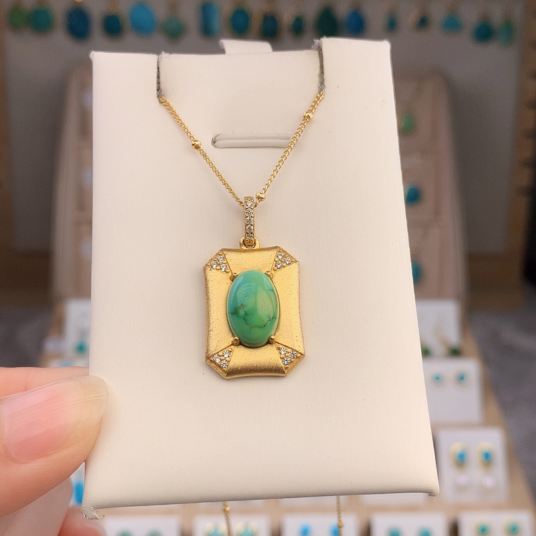 绿松石未镶嵌颈饰