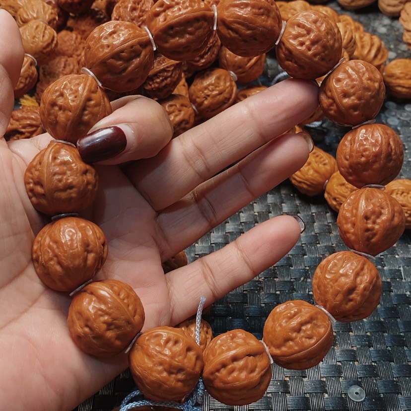 【闪购商品】文玩核桃吊坠中**事光头