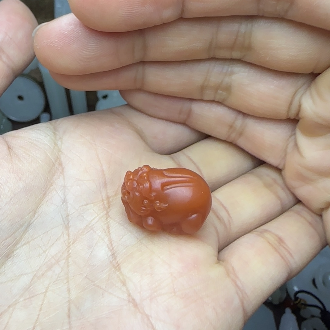 南红玛瑙颈饰未镶嵌貔貅