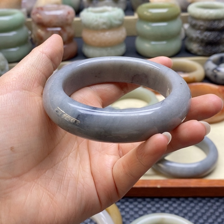 石英岩玉手镯未镶嵌