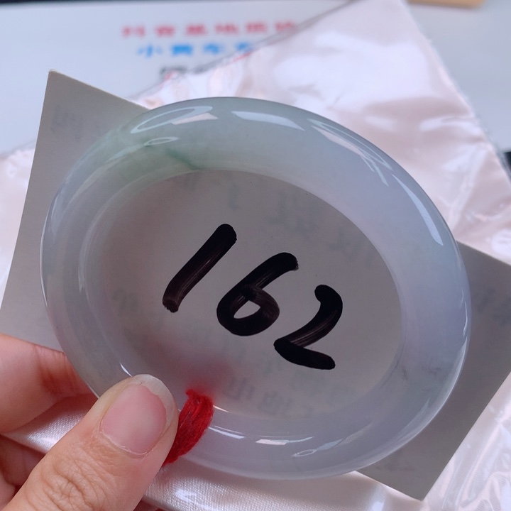 翡翠手镯（圆镯）未镶嵌?**?淡春彩