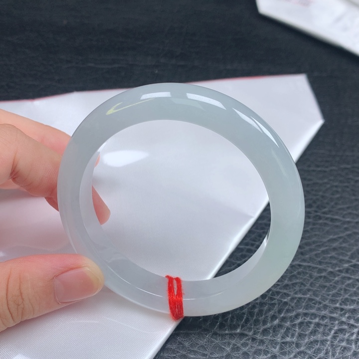 L***a翡翠手镯未镶嵌。。