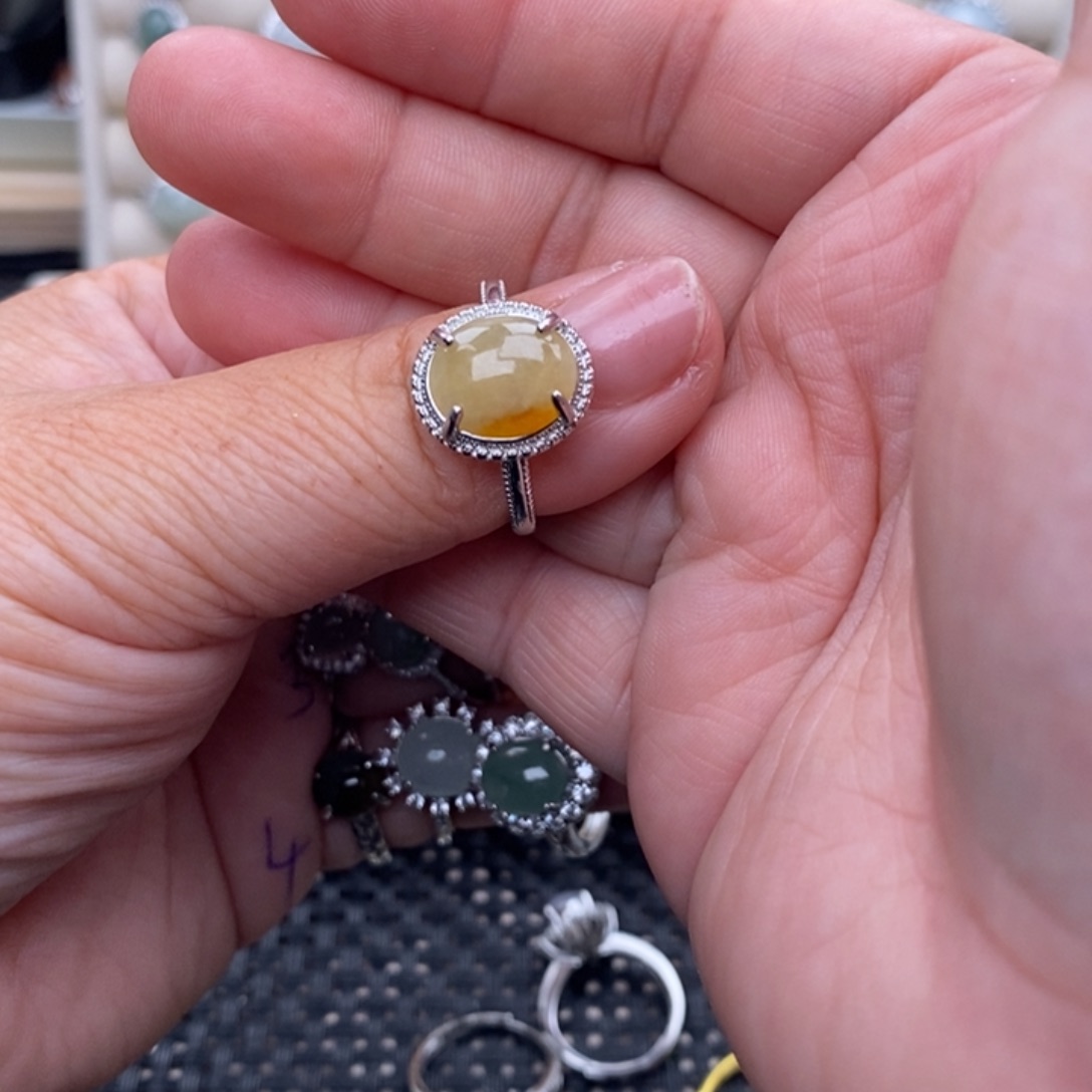 未镶嵌戒指翡翠零****?缅甸