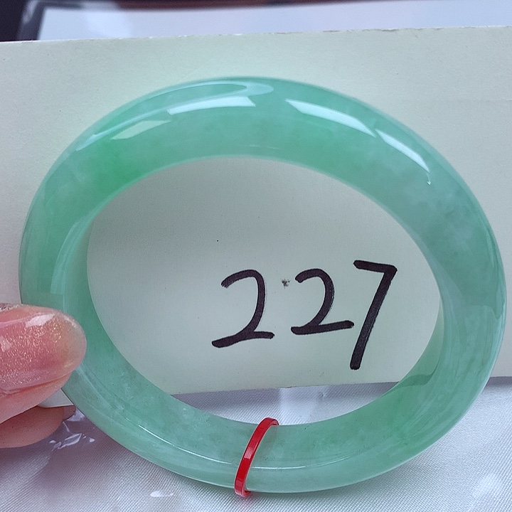 翡翠手镯未镶嵌翡翠