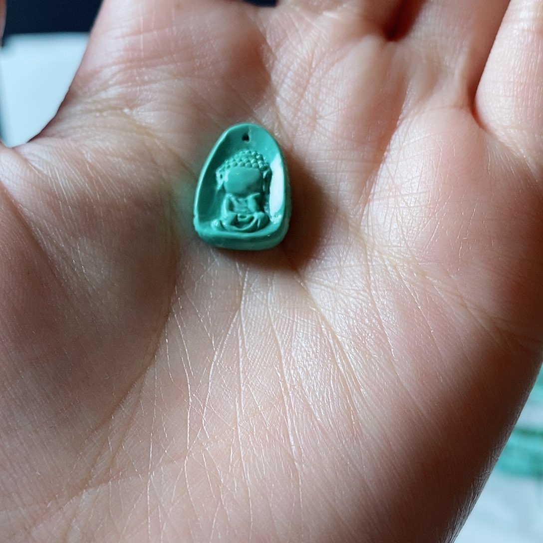 绿松石颈饰未镶嵌?**明