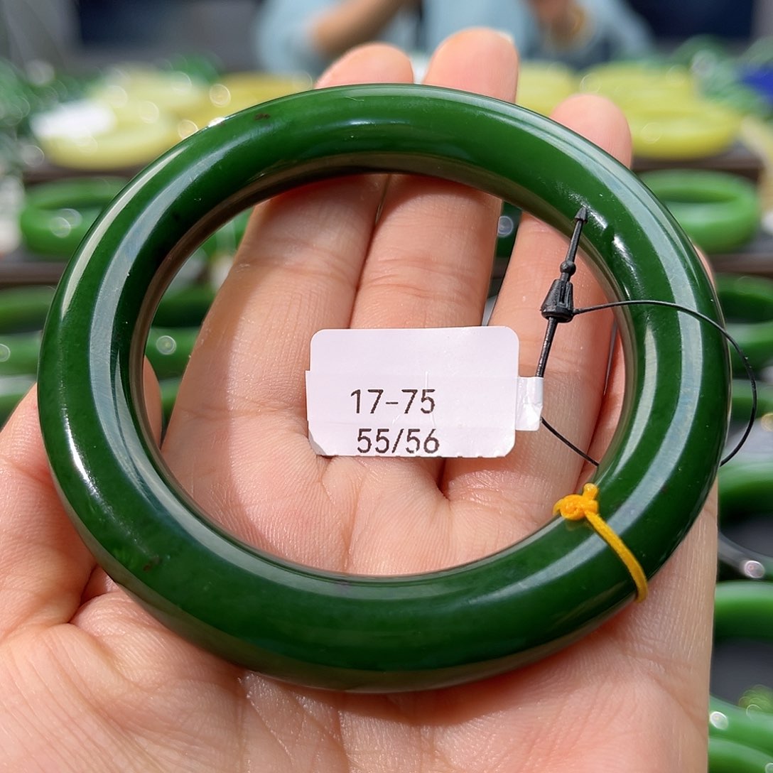 和田玉（碧玉）手镯未镶嵌