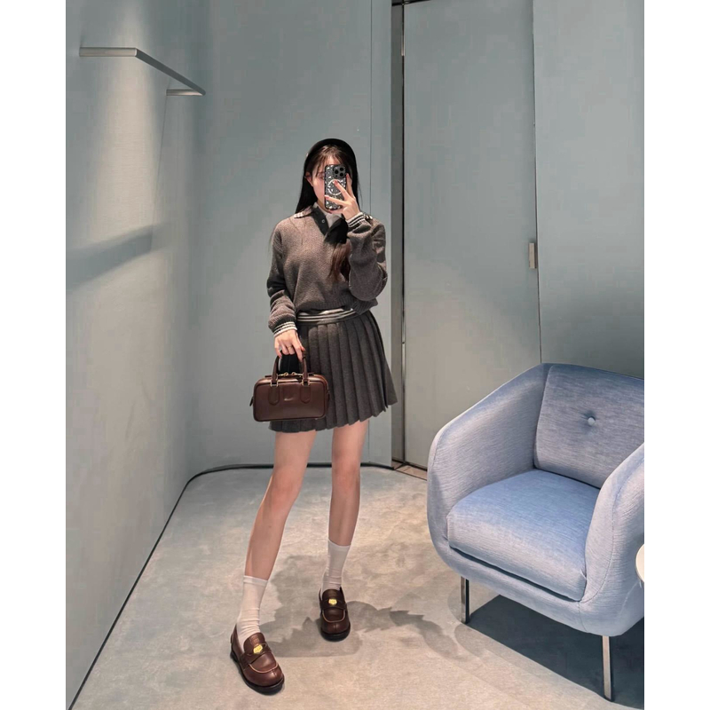 【LL】【LJ】M家新款学院风刺绣POLO领针织衫高腰短裙套装