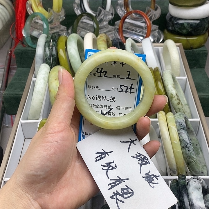 蛇纹石玉未镶嵌手镯