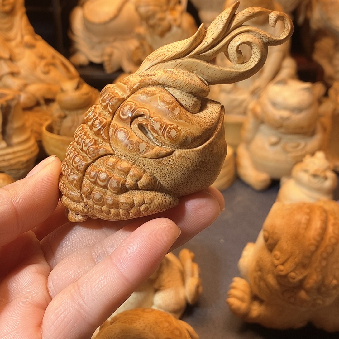 竹林***學竹根雕独角恶霸把件