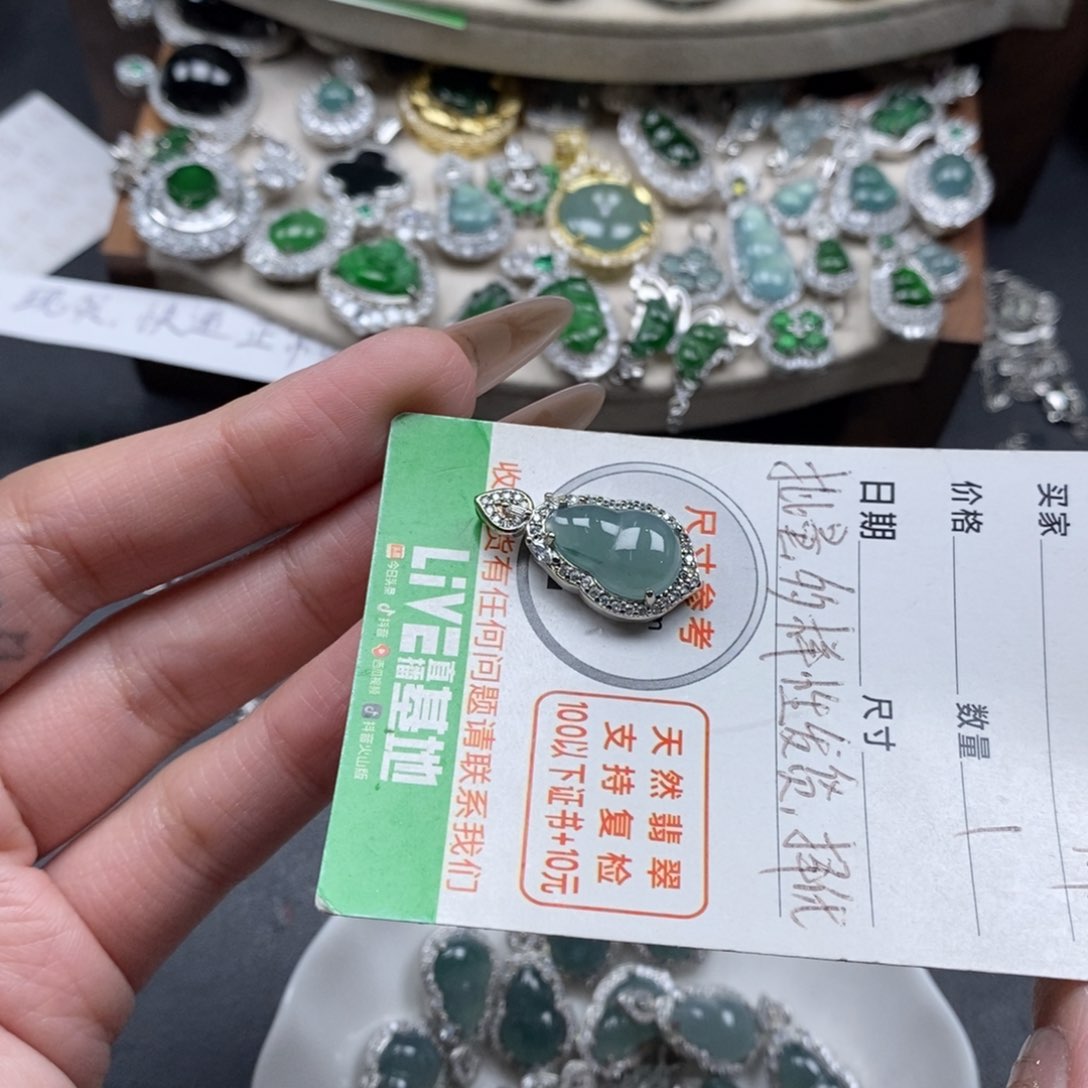 翡翠颈饰未镶嵌翡翠