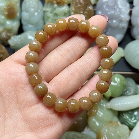 颈饰未镶嵌和田玉龍**人