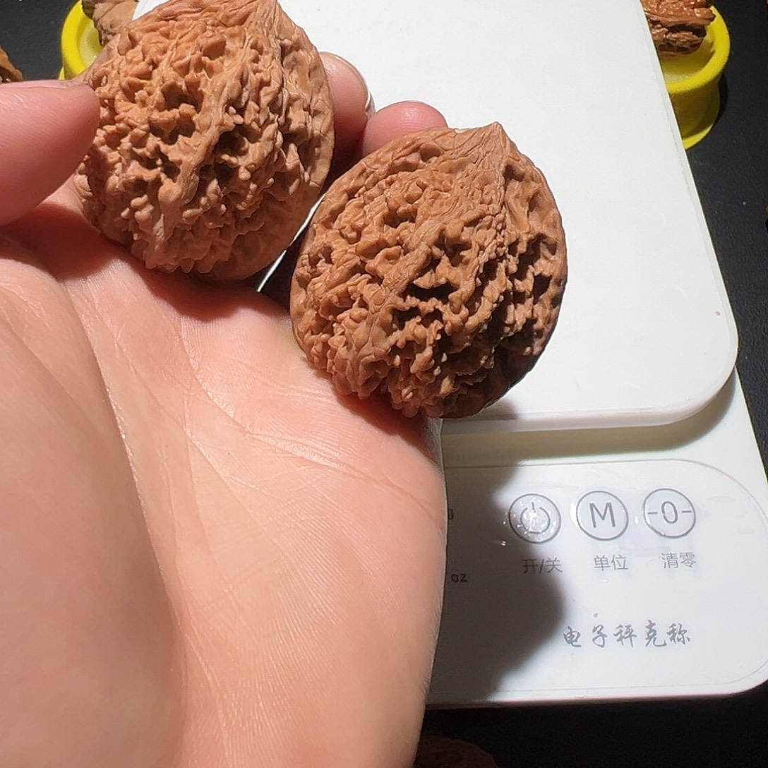 s***n桃核吊坠满天星核桃